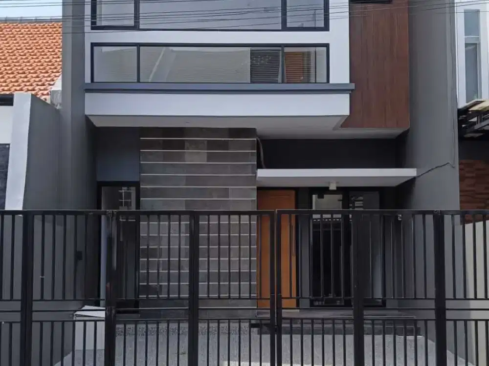 Rumah Baru Minimalis 2 Lantai di Tengah Kota Surabaya, Klampis Semolo