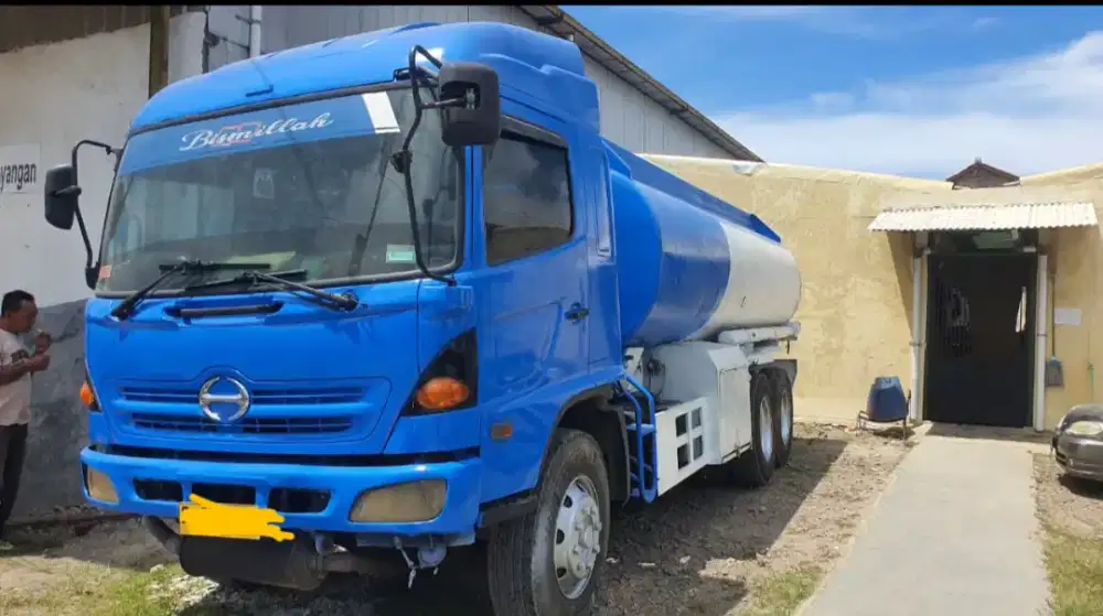 Jual Mobil tangki solar industri Biru putih