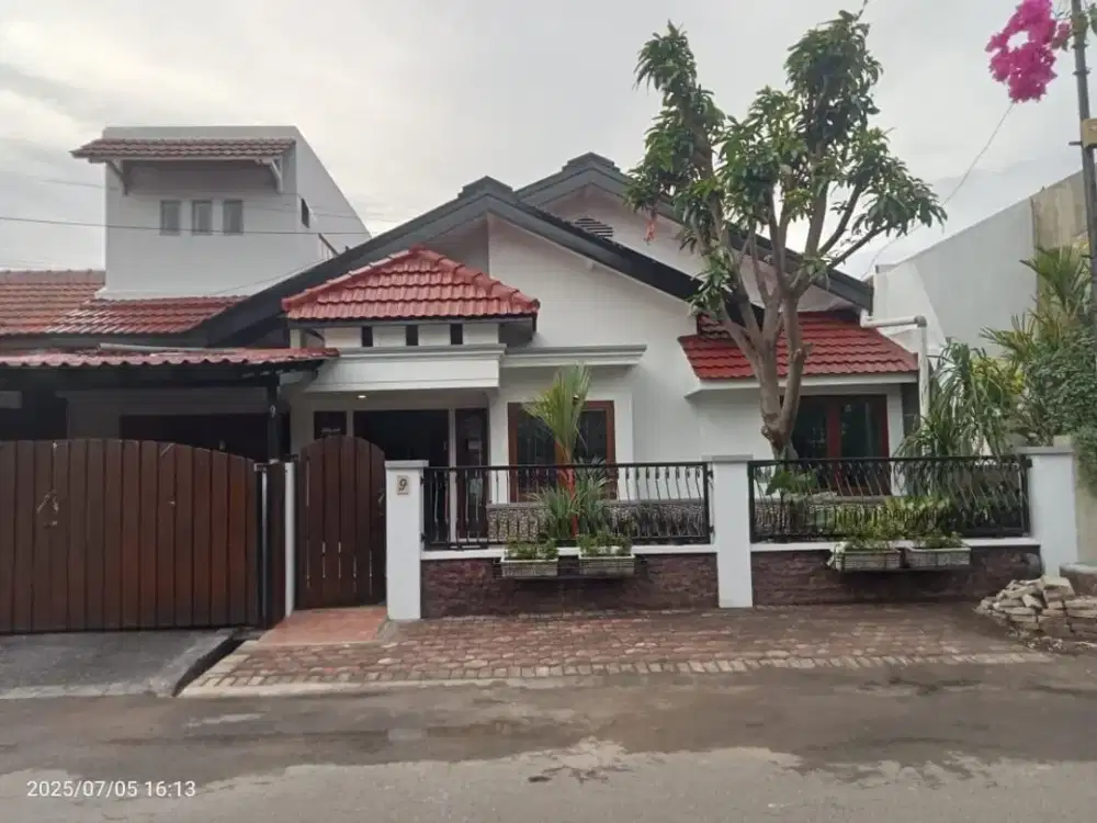 DIJUAL Rumah Second Terawat Baruk Utara - Merr Surabaya