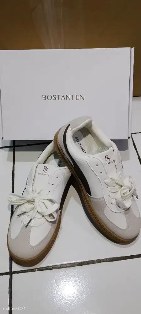 Sepatu Perempuan. Merk BOSTANTEN