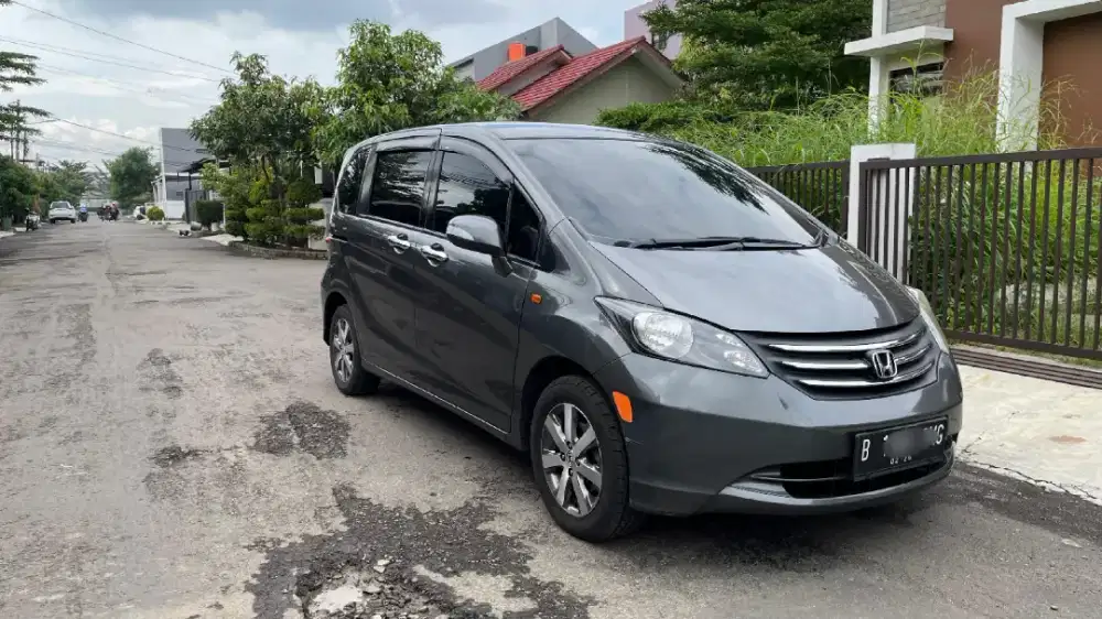 Honda Freed SD 2011 Abu Tua lokasi Bandung Pribadi