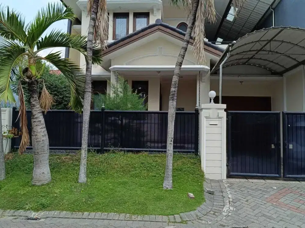 Ciamik Surabaya Barat Strategis Rumah Graha Family blok R Full Furnish