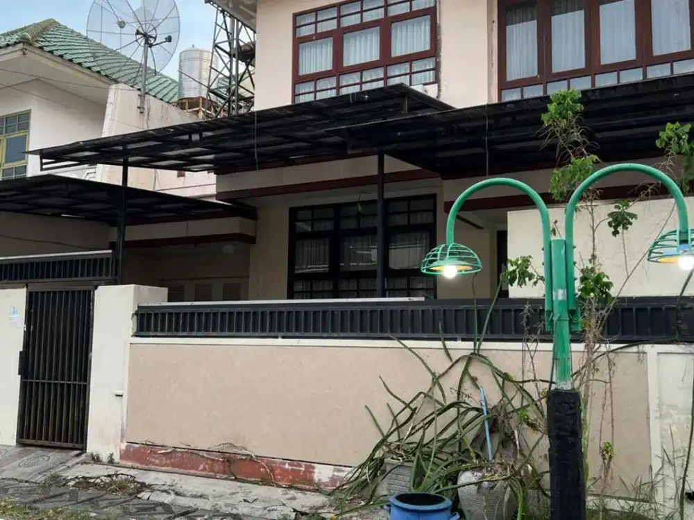 Posisi depan Rumah 2 Lantai di Lembah Harapan Cluster Pinus Asri