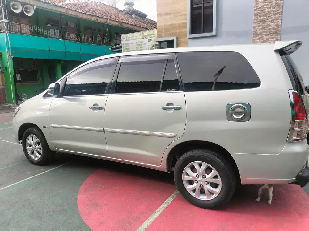 Toyota Kijang Innova 2005 Bensin