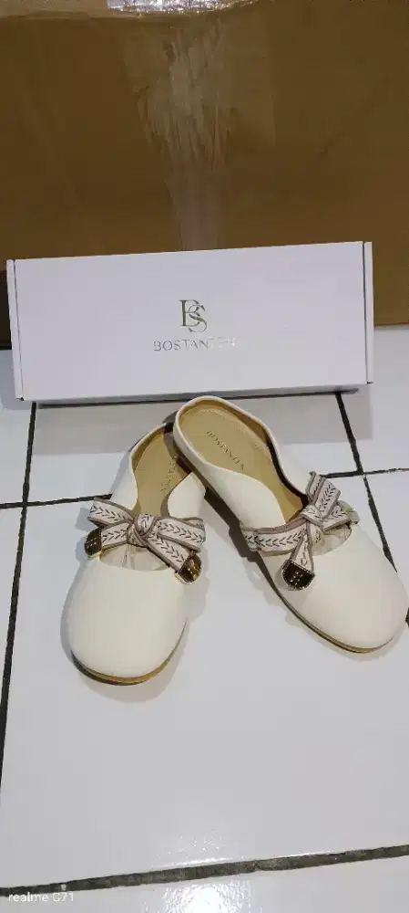 Sepatu sendal perempuan. Merk BOSTANTEN size 37