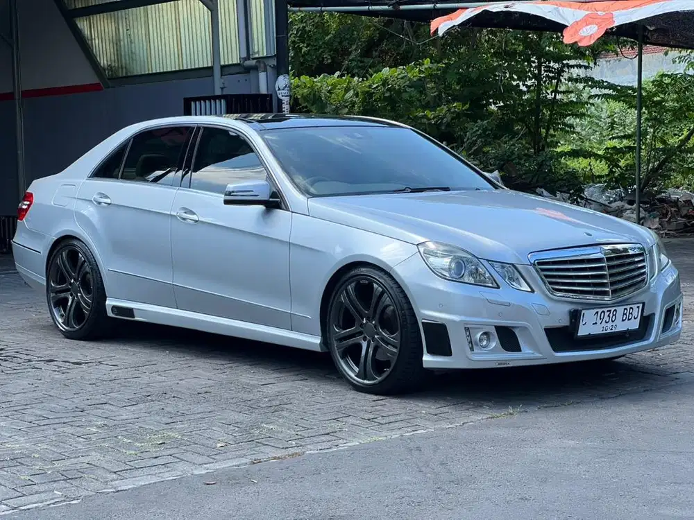 Mercedes E300 Elegance Pano 2009 (Full Brabus Original)