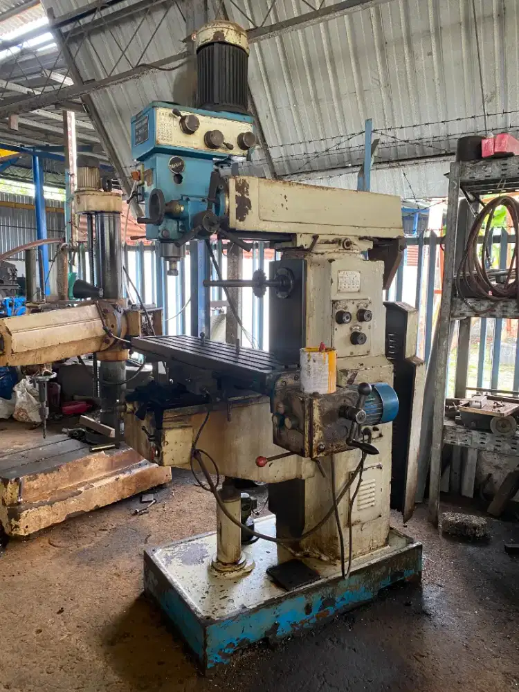 Mesin miling vertikal horizontal
