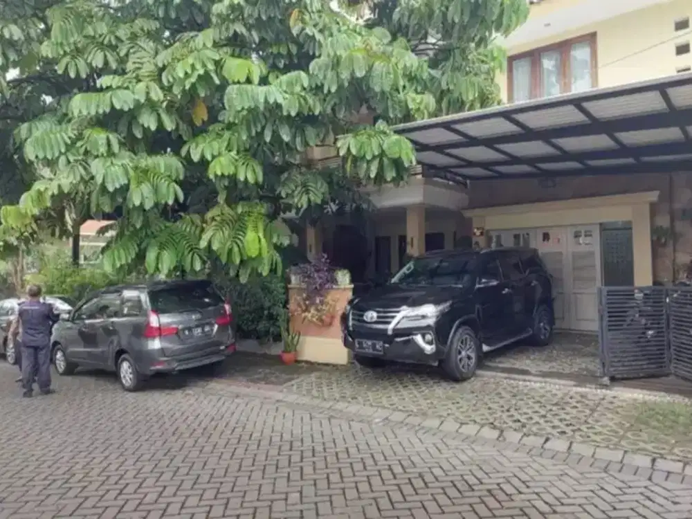 TURUN HARGA SAMPAI HITUNG TANAH SAJA DIJUAL RUMAH HOOK 2 LANTAI CITRALAND UTAMA Surabaya Barat