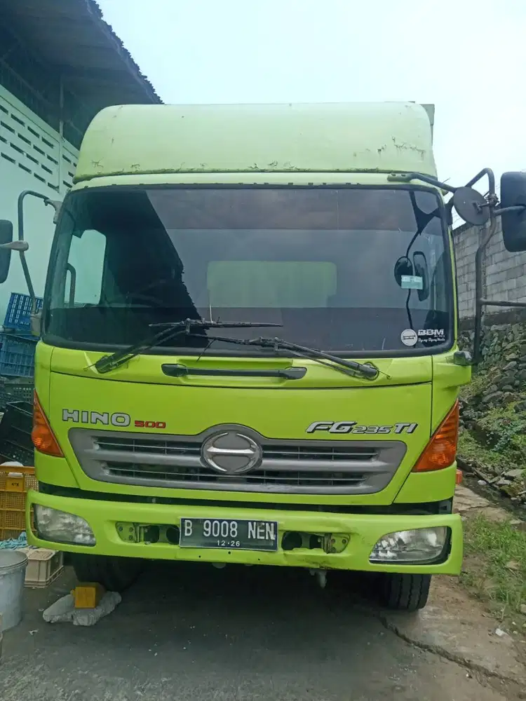 Hino 235 P Tronton Box Tahun 2011