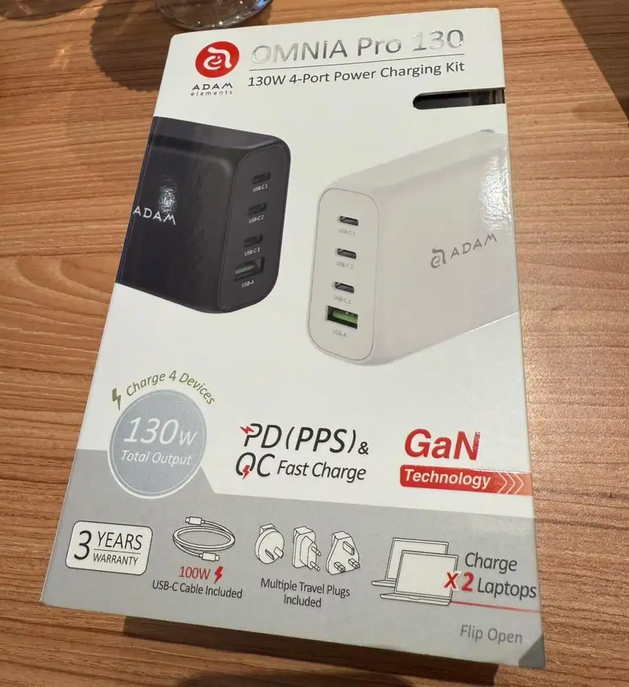 ADAM elements Omnia Pro 130 - 130W 4-Port Power Charger