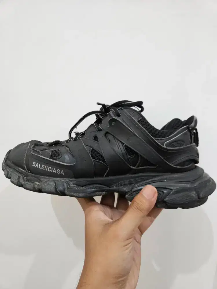 Sepatu hitam balenciaga hitam full black size 41