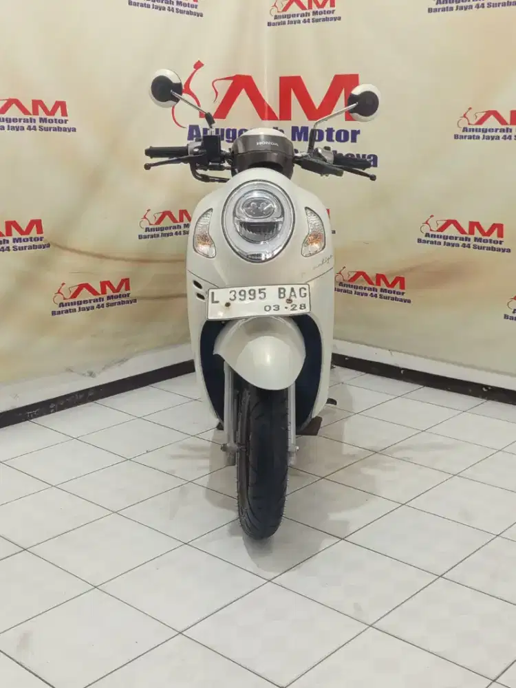 Honda Scoopy prestige km rendah tahun 2023 putih Doff