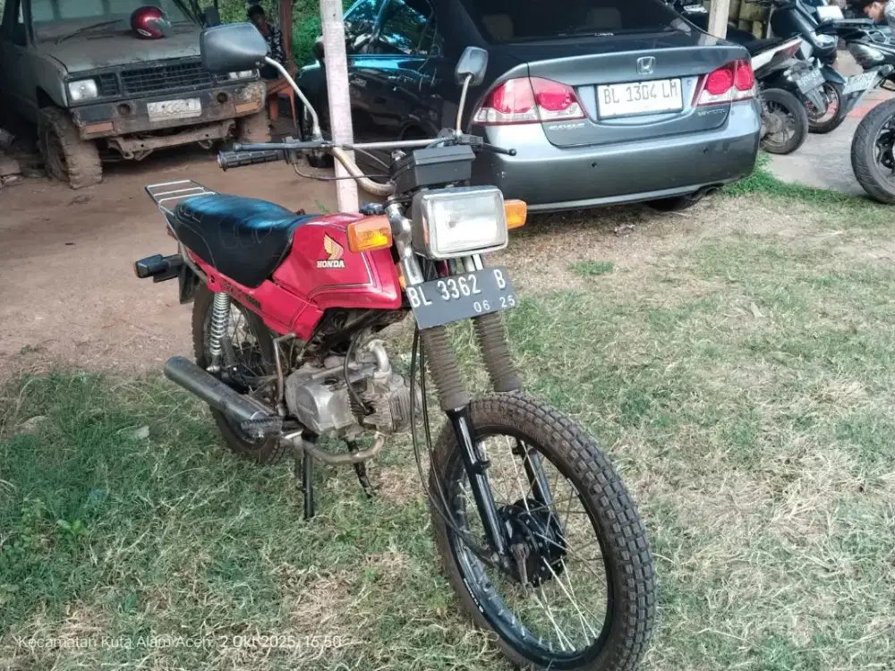 Merah menyala Honda win 100 tahun 2000an