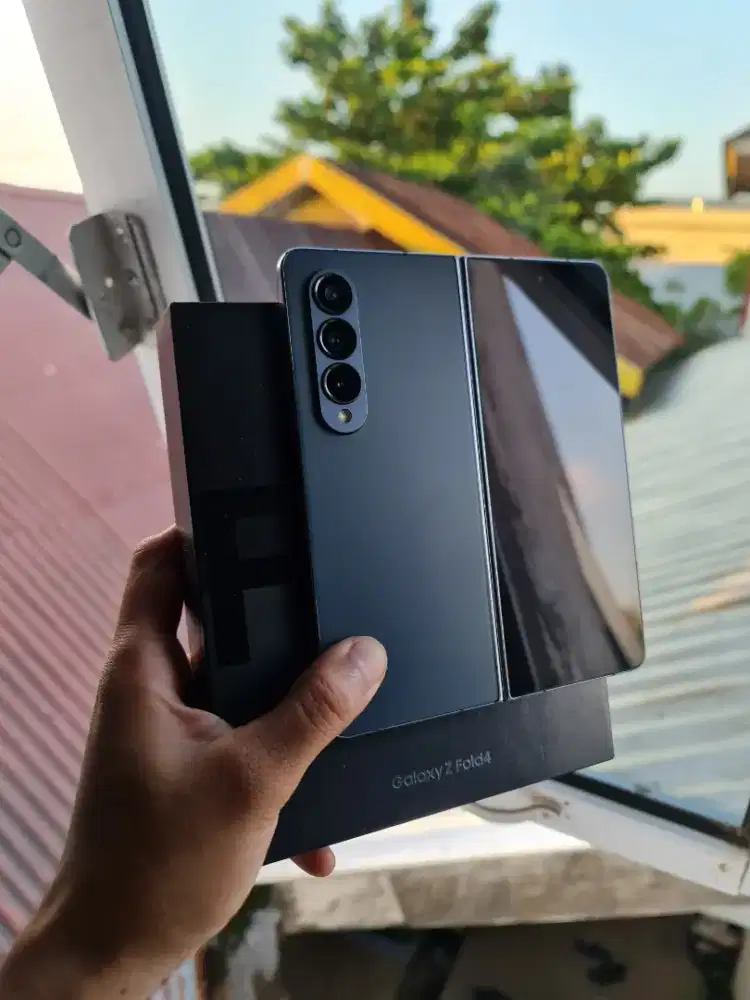 SAMSUNG Z FOLD 4 512GB RESMI SEIN (-bercak)