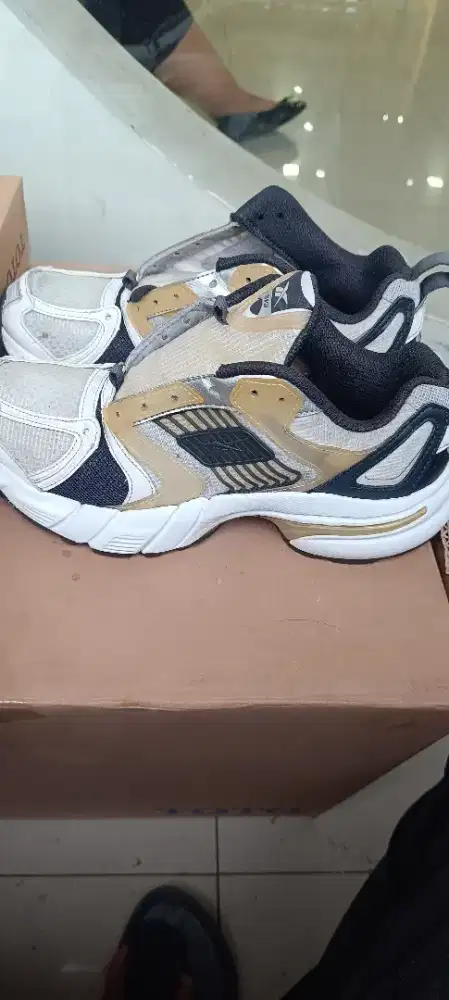 Sepatu olga REEBOK PREMIR