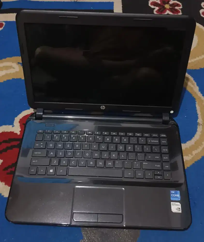 HP (Hewlett-Packard).