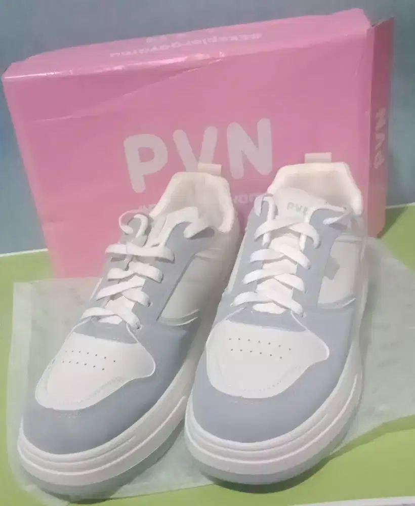 Sepatu sneaker PVN