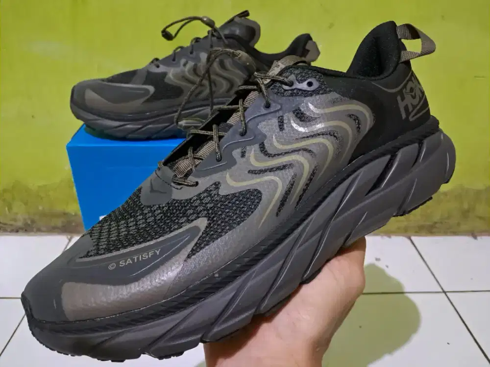 SEPATU RUNNING HOKA ONE ONE SATISFY