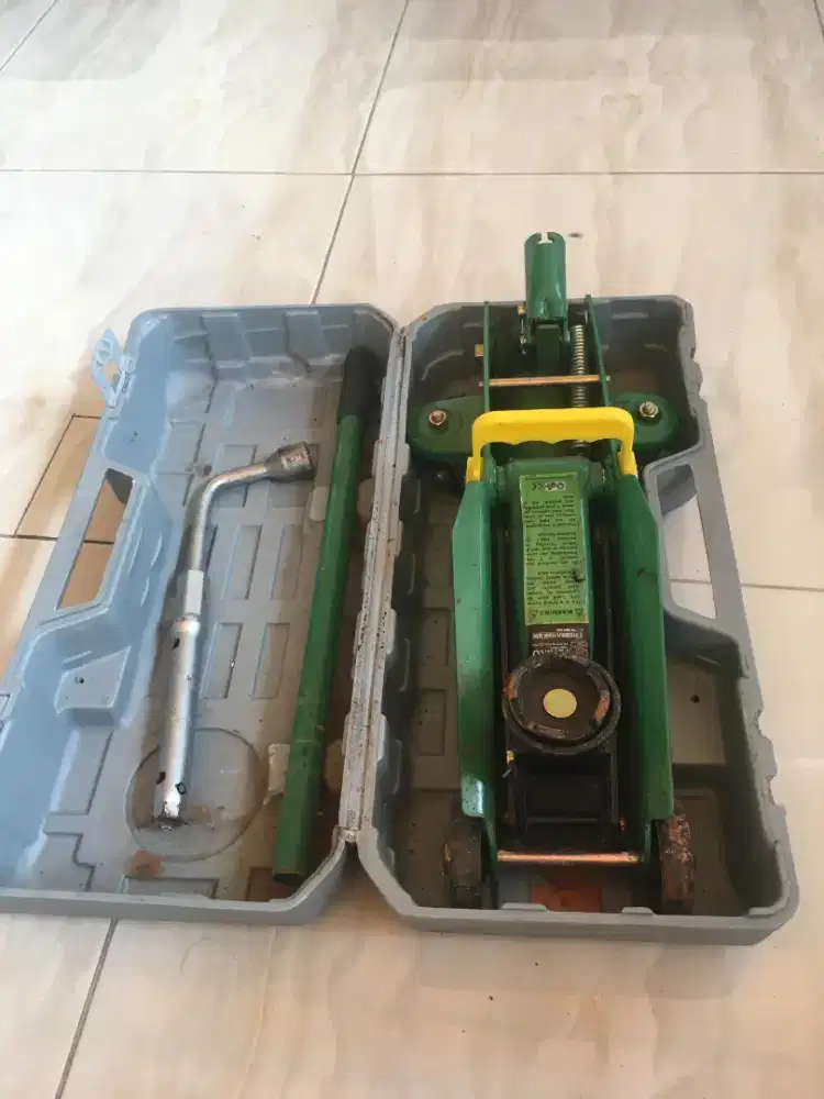 Dongkrak mobil Tekiro