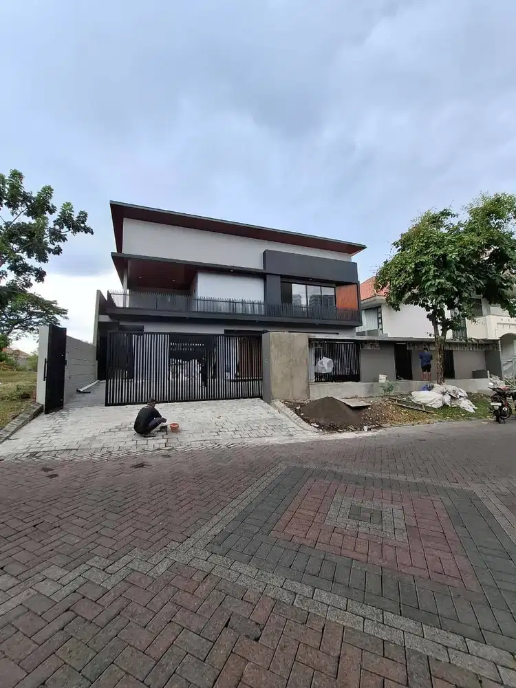 Disewakan Rumah Kawasan Elit Super Mewah GRAHA FAMILY Surabaya Barat