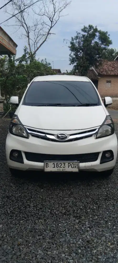 Xenia r 2012 manual...