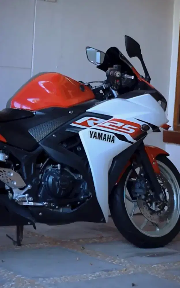 YAMAHA R25 KM 12RB. LIKE NEW