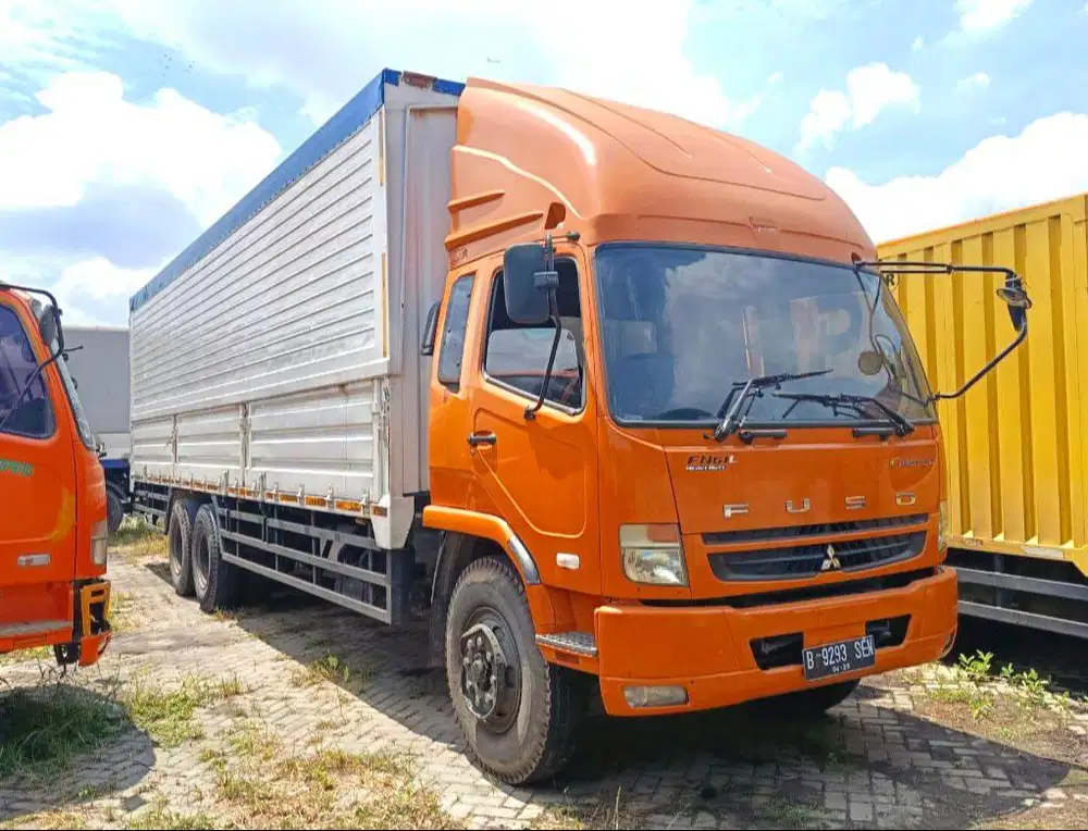 MURAH Mitsubishi Fuso tronton FN61FL HD 6x2 wing box 2020 bok