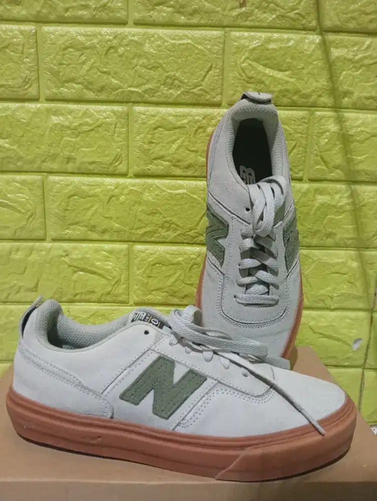 Sepatu NB 306 size 39