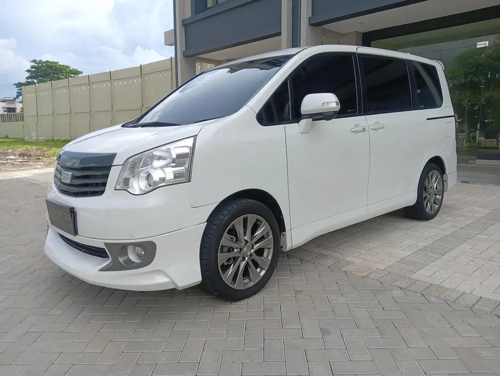 Toyota Nav1 2013 Bensin