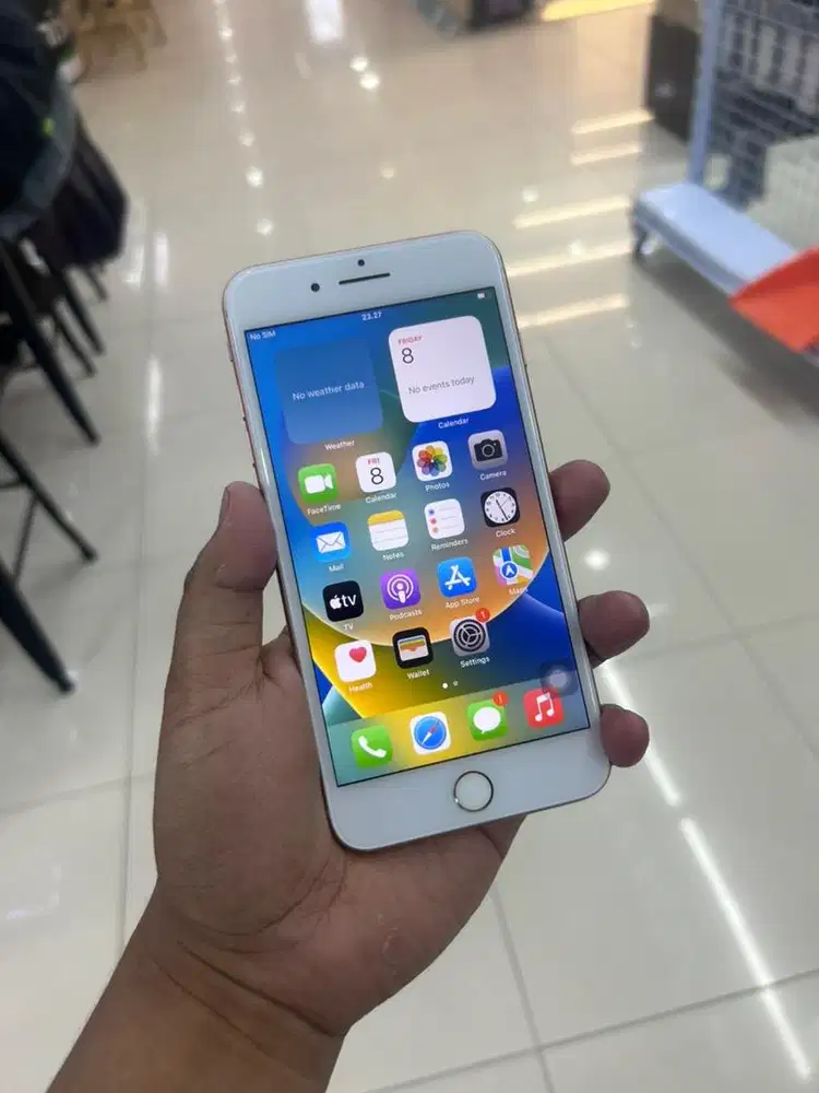 Iphone 8 plus 64GB ex resmi iboxx hp casan aja