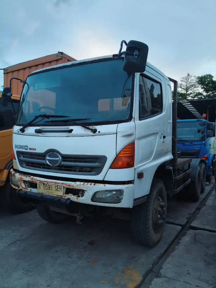 MURAH Hino tronton tracktor head 6x4 FM 320 P Lohan kepala trailer