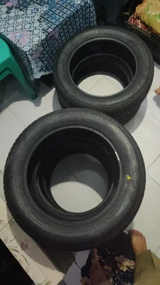 Ban Bekas R17 5 Pcs (Bridgestone 4pcs+Dunlop1pc)
