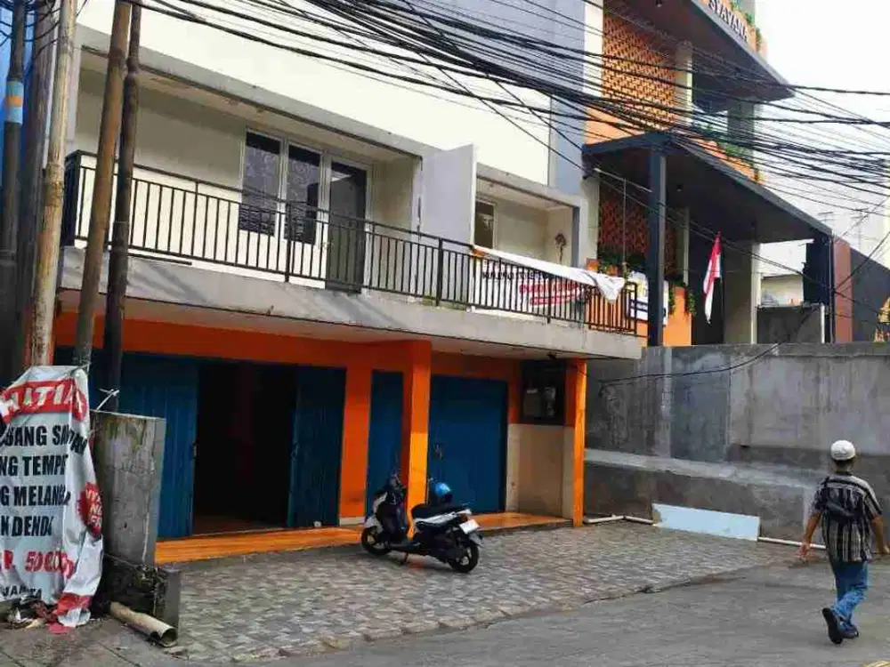 Disewakan Ruko Gandeng Siap Huni Strategis 10 meter ke Stasiun MRT Haji Nawi