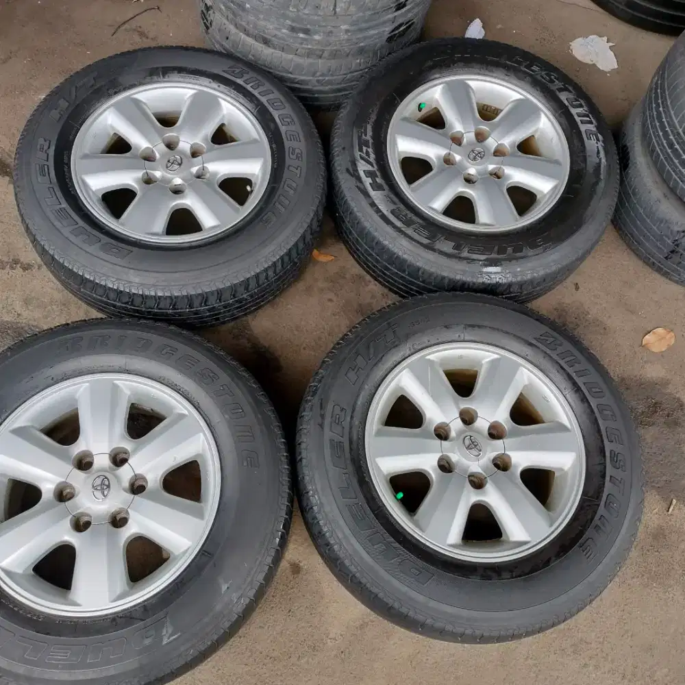Velg original OEM Toyota Fortuner ring 17 pcd 6x139,7 ban 265/65 R17 4