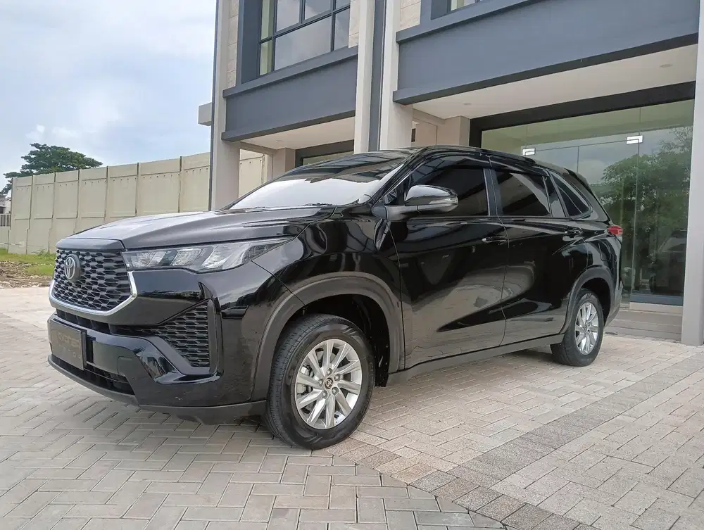 Toyota Kijang Innova 2023 Bensin