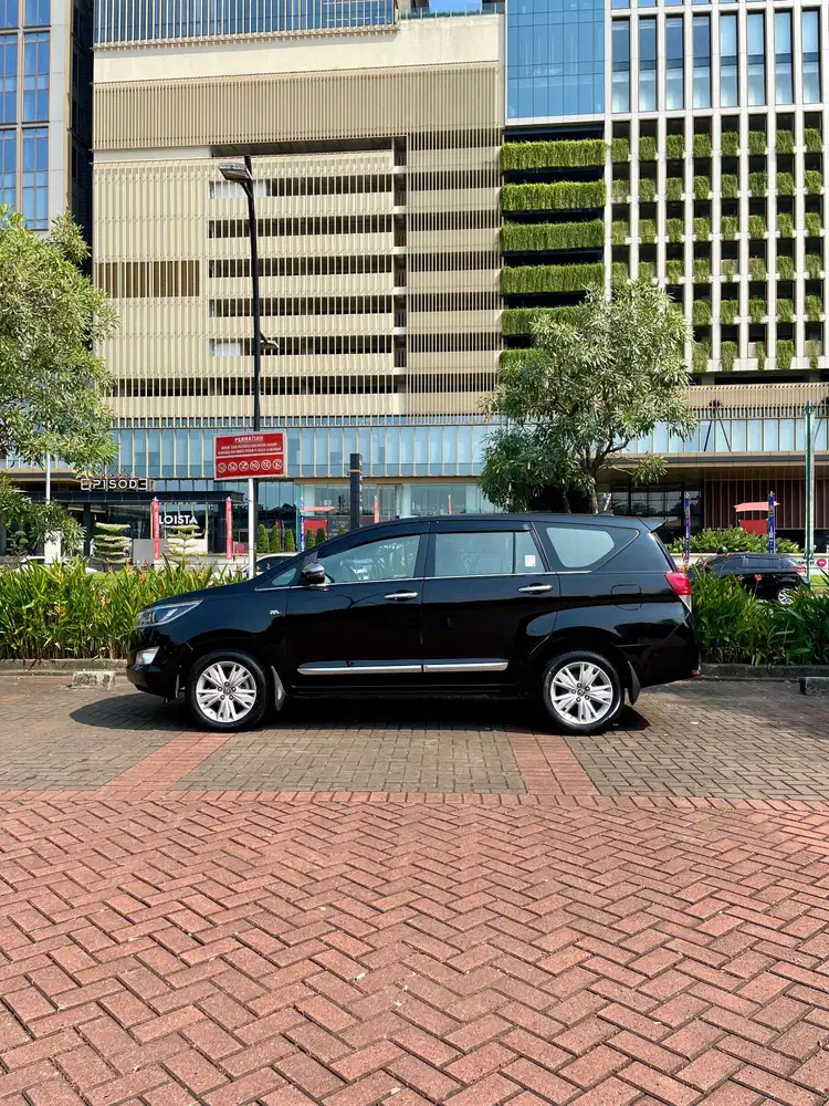 JUAL MURAH!! LOW KM!! Toyota Kijang Innova Q 2.0 2018 Bensin