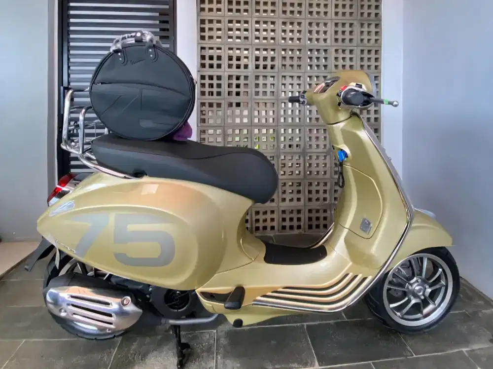 Vespa 75TH Anniversary Limited Edition - Primavera