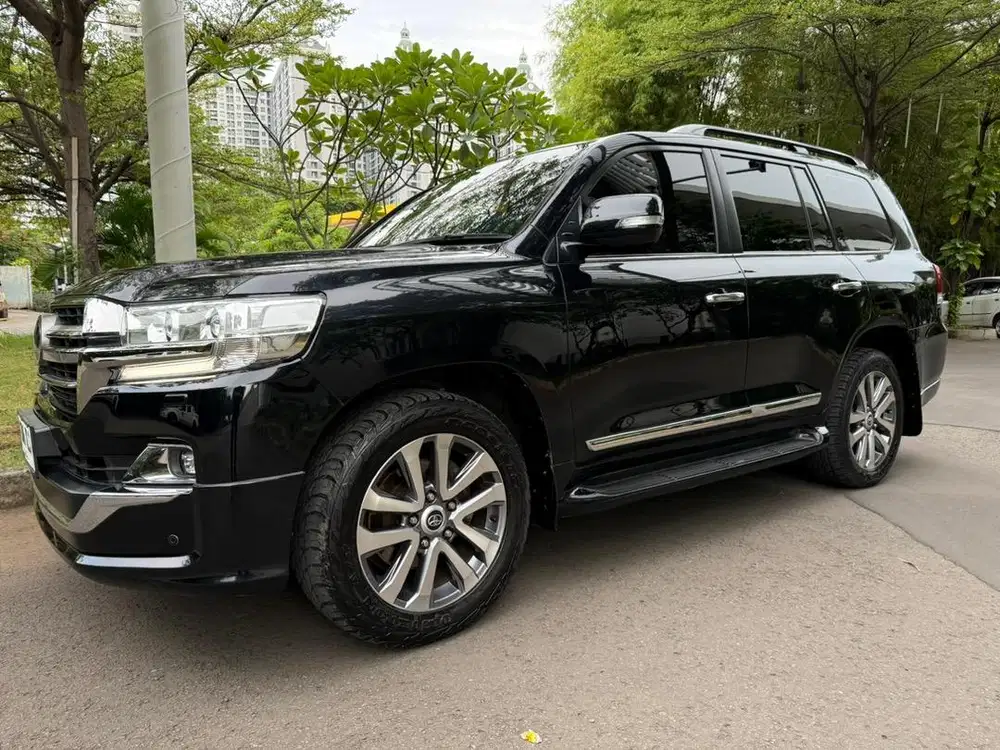 Toyota Land Cruiser VXR200 2019
