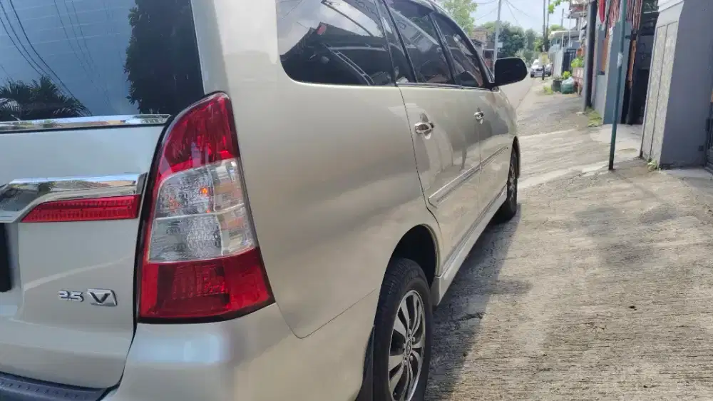 innova Diesel V matic 2013 barong d jogja