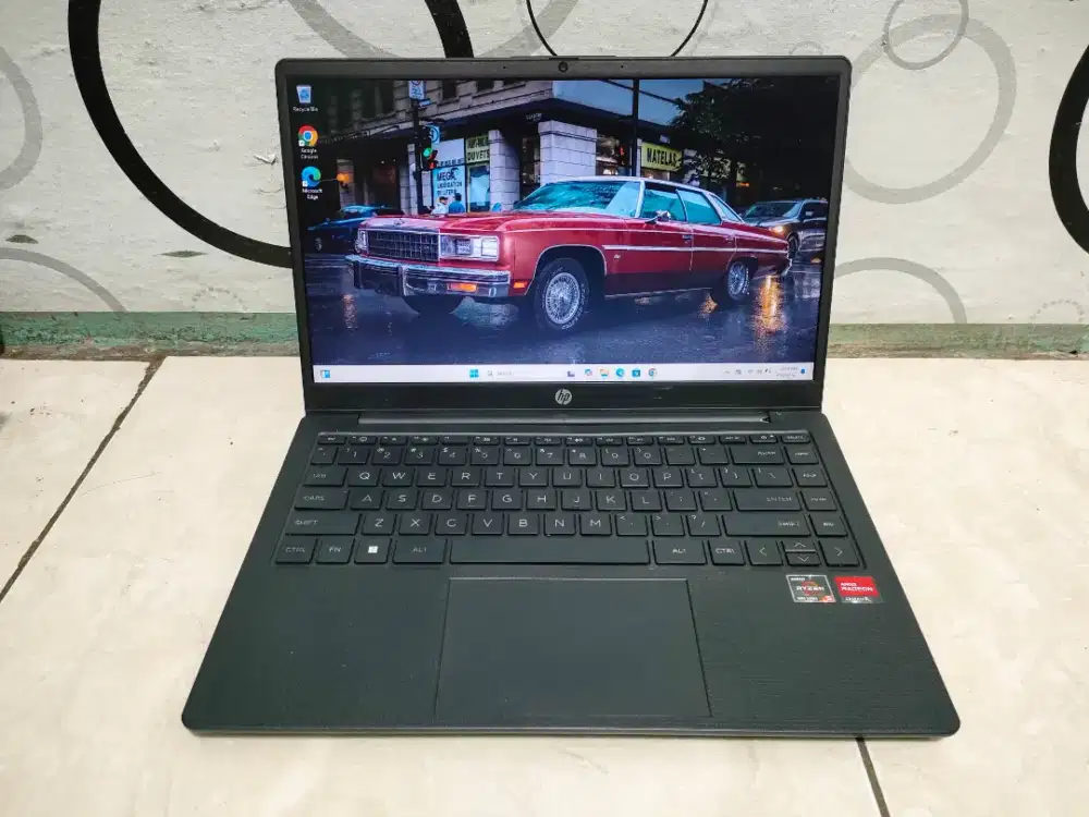 Laptop HP 14 - em0034au -AMD Ryzen 5 -8GB -SSD 256GB -SLIM -GAMING