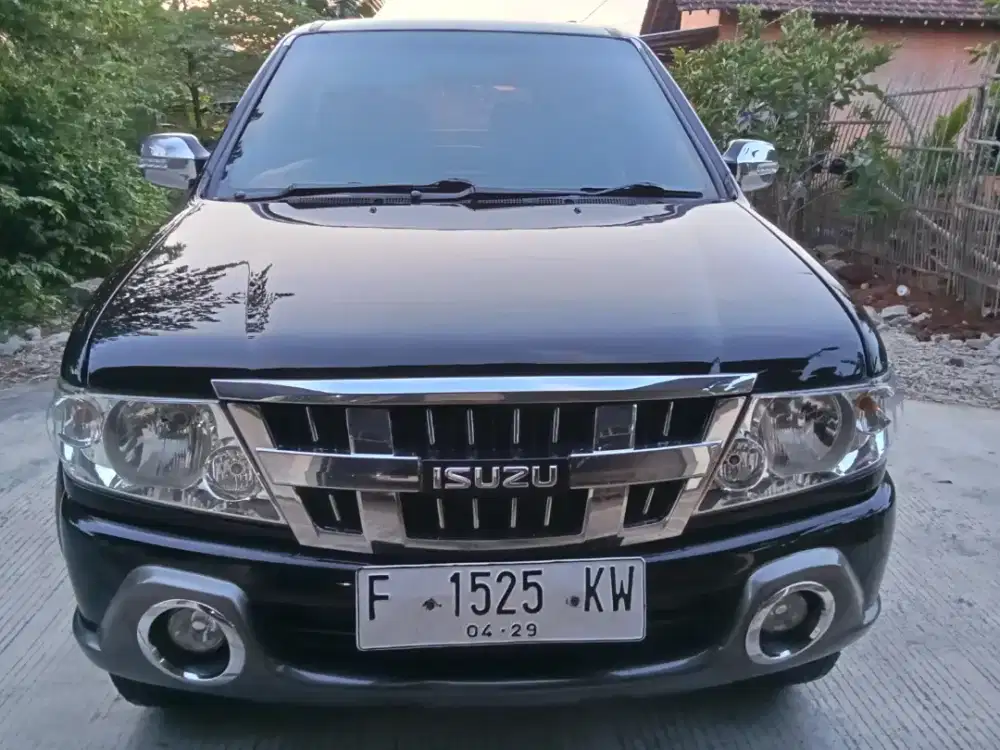 Isuzu Grand touring Th 2014