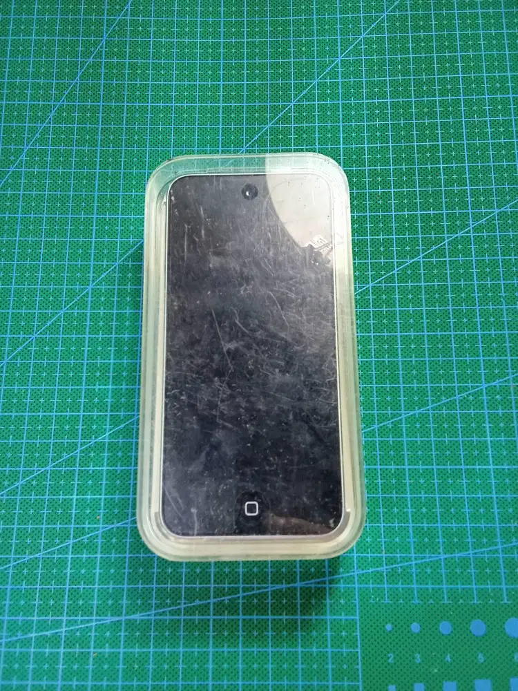 Apple iPod Touch 5th Gen 16GB Silver Black