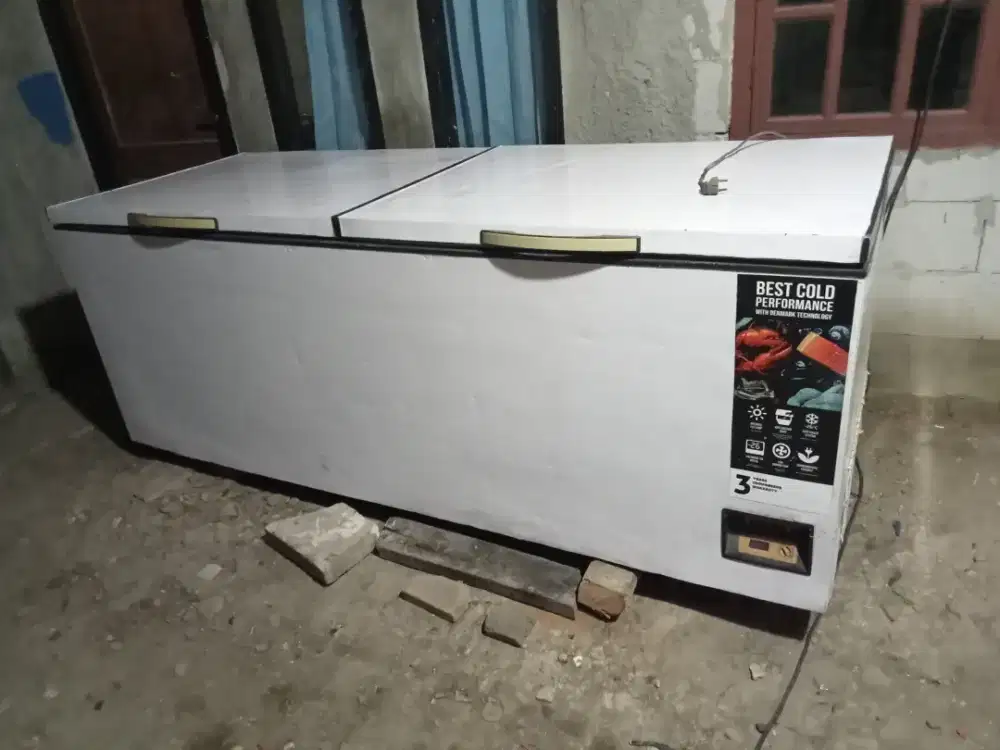 Freezer bok merek Gea kapasitas 1200 litet