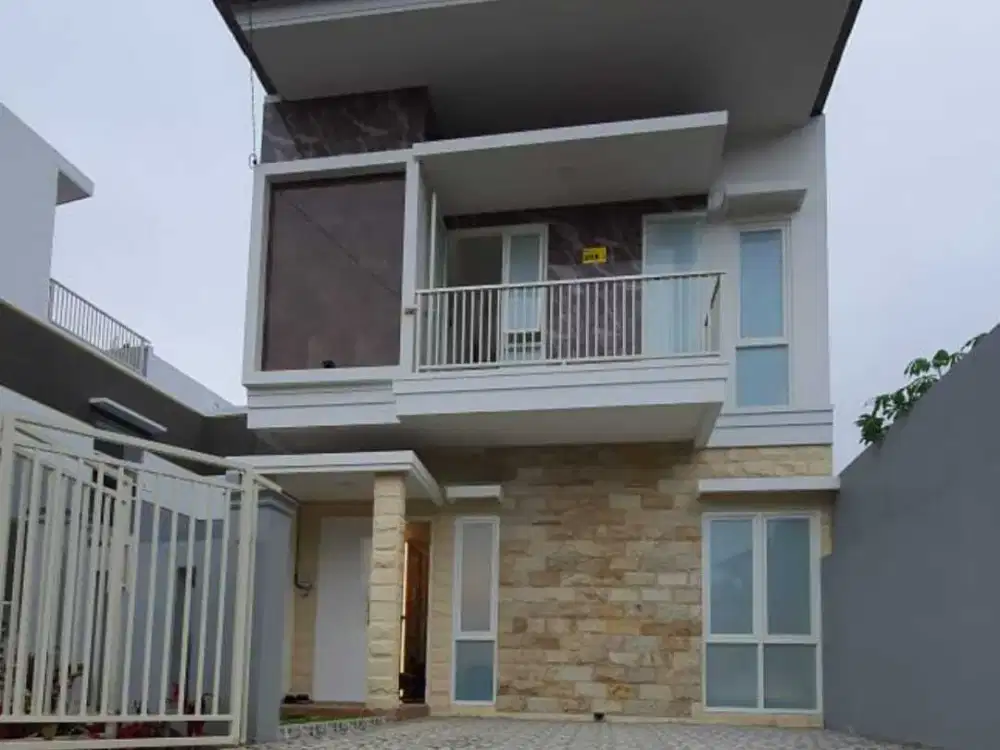 Villa Baru 2 Lantai Furnished di Panderman Hills, Batu