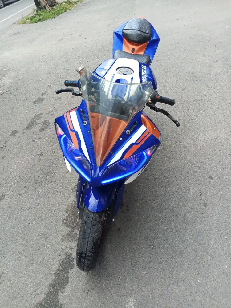 Yamaha R15 manual