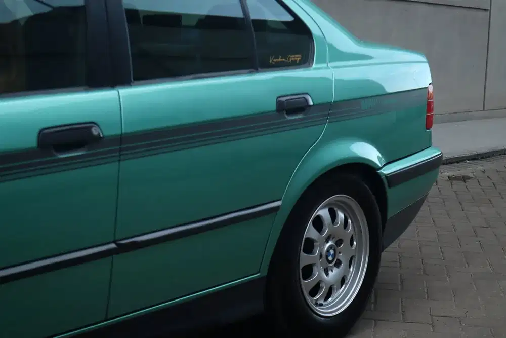 BMW 318i 1999 Bensin