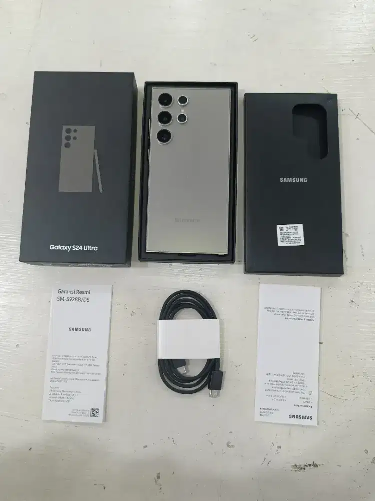 Samsung S24 Ultra 12/512  masih bagus terawat