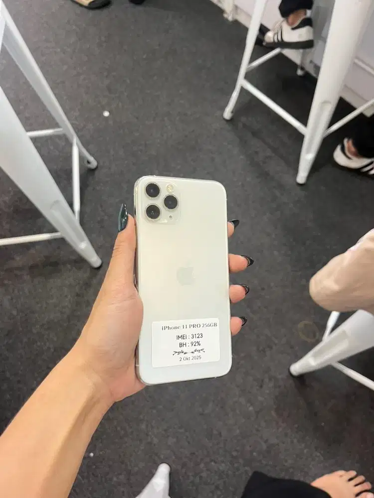 Iphone 11 Pro 256Gb fullset mulus nominus bergaransi terima tt cod