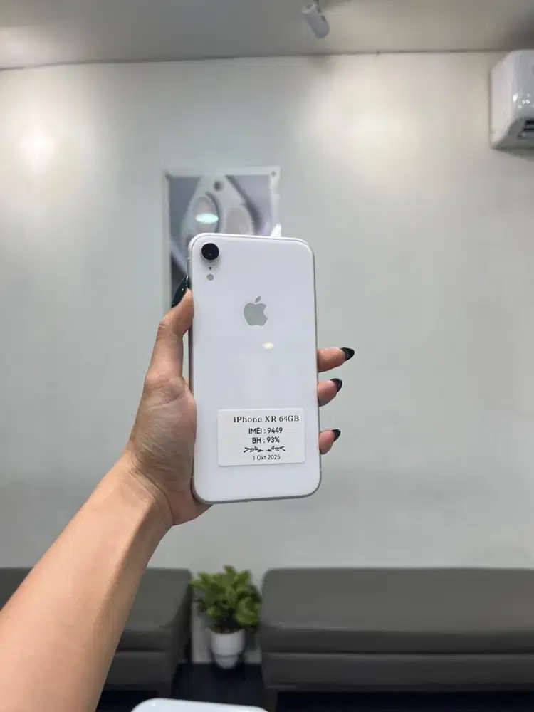 Iphone XR 64GB fullset mulus nominus bergaransi terima tt cod kredit