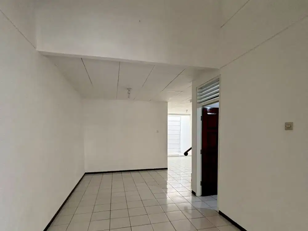 Disewakan Rumah Tinggal/Tempat Usaha di Jelambar, Jakarta Barat
